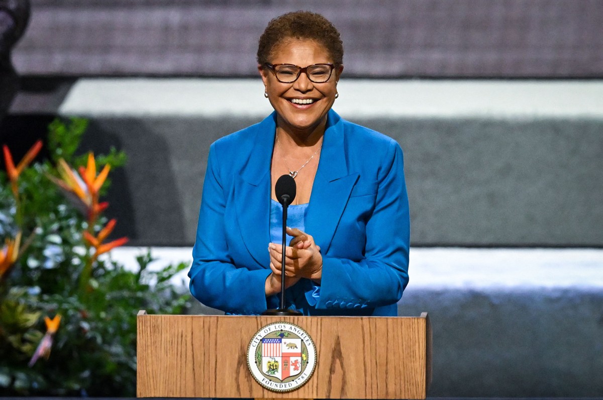 Video shows Mayor Karen Bass refuse to answer L.A. fires